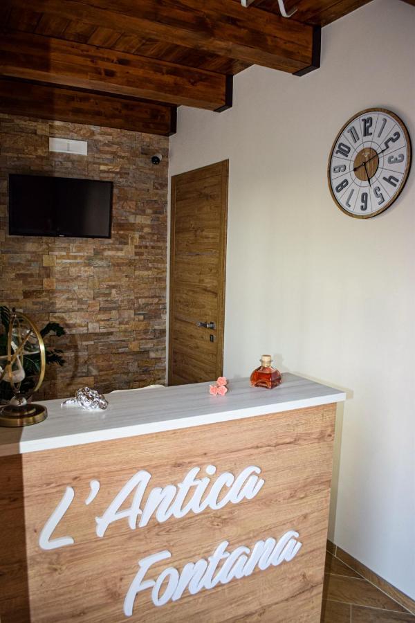 L'Antica Fontana - Casa Vacanze B&B Виджанело Екстериор снимка